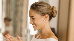 Peinados de novias con pelo largo: 8 ideas elegantes para tu gran día