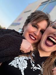 We had a fabulous night and met some wonderful people. Everyone's outfits  were amazing.