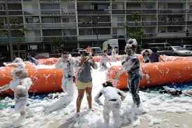 22 Juin Fetons Palmer Sur La Place Du Marche Renovee Mairie De Cenon