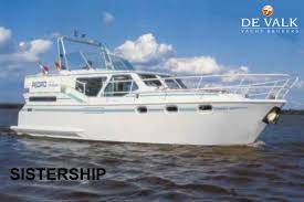 The boat is equipped with a powerful 6 cylinder volvo penta engine, has a cozy interior with a nice round seat in the tip. Pedro Solano 33 Motorboot Zu Verkaufen De Valk Jachtmakler
