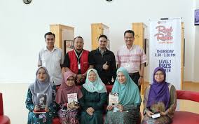 Hrh raja zarith sofiah sultan idris shah visits oxford university and delivers a speech at her alma mater somerville college. Sesi Read Relax Siri 11 2019 Perpustakaan Utm Bangunan Raja Zarith Sofiah Utm Library News