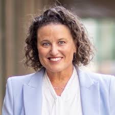 Kerry Ashbrook's Instagram, Twitter & Facebook