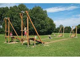 l aventure de la tyrolienne jeux d ecole jeux en bois tyrolienne aire de jeux portique de jeux