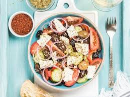 In questo ricettario ti daremo le nostre migliori ricette per preparare a casa deliziose insalate di pollo. Insalata Greca