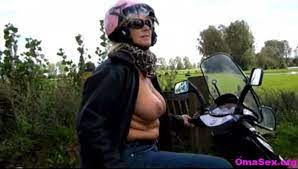 FKK Fan ist am liebsten überall nackt unterwegs