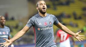 Burak yılmaz ile yolların ayrılmasının ardından golcü arayışlarına başlayan beşiktaş'ta gündemin ilk sırasında yer alan cenk tosun için güzel haberler gelmeye başladı. Cenk Tosun Besiktas A Geri Dondu