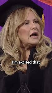 Jennifer Coolidge delivers hilarious graduation speech