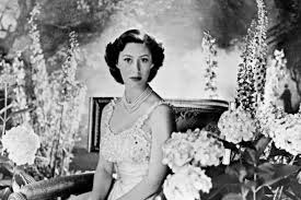 Elle passe son enfance au côté de sa soeur, margaret, de quatre ans sa cadette. Princess Margaret La Princesse Scandaleuse