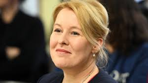 Sie ist jung, weiblich und ostdeutsch. Medienberichte Franziska Giffey Wird Bundesfamilienministerin Br24