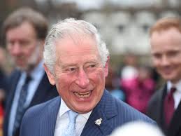 El príncipe Carlos deja su aislamiento por coronavirus