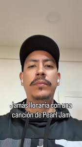 Hablemos de Ten 🎸 El debut de Pearl Jam no solo definió el sonido del  grunge de los 90, también construyó una identidad visual clara: simple,  directa y colectiva. Una portada que