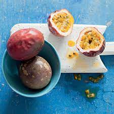 La majorité des fruits de la passion ont une couleur mauve, très caractéristique de la semaine sainte. Fruit De La Passion Bienfaits Et Comment Le Manger