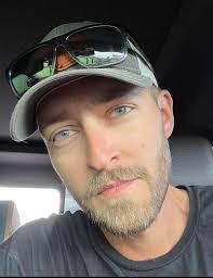 Dustin Daniel's Instagram, Twitter & Facebook