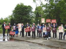 Das liegt zum einen sicherlich auch daran, dass viele dieser frauen echten sexuellen notstand haben und deswegen sprichwörtlich spitz wie nachbars lumpi sind. Pinqgsnk20zljm