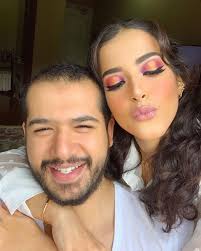 10 Potret Bahagia Artis dengan Pasangannya yang Keturunan Arab