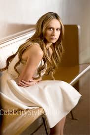 Jennifer love hewitt the client list. Jennifer Love Hewitt White Full Skirted Dress On The Client List Celebrity Style Guide