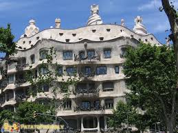 La pedrera o casa milá, è la casa modernista più famosa di barcellona, opera di antoni gaudí. Itinerario Di 3 Giorni Barcellona Con Bambini Patatofriendly
