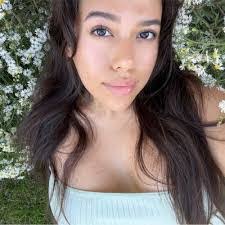 Delia Leos's Instagram, Twitter & Facebook