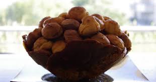 Coupe En Nougatine Pleine De Choux Nougatine Choux A La Creme Choux