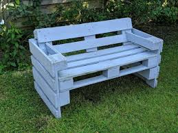 Anleitung Palettensofa Mit Schrager Ruckenlehne Selber Bauen In 2020 Paletten Garten Feuerstelle Garten Selber Bauen