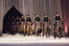 Au lendemain des guerres napoléoniennes, la cavalerie française est décimée. Gala Du Cadre Noir Et Saumur Voyages Rouillard