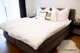 Feng shui im schlafzimmer schafft harmonie und ruhe und soll so für erholsame nächte sorgen und die partnerschaft stärken. Feng Shui Schlafzimmer Endlich Besser Schlafen We Go Wild