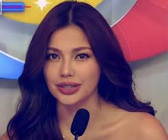 Jane DeLeon ang bagong houseguest ni Kuya! Dito lang daw para sa movie  promo… pero baka may pa-mission at chika pa 'yan 👀 Ready na ba ang  housemates sa biglaang pasabog?! #JaneDeLeon #