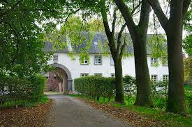 Das haus busch war sitz der familie von syburg/syberg, einem adelsgeschlecht. Haus Busch In Wevelinghoven Objektansicht
