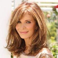 Mittellang ist wieder en vogue. 45 Best Hairstyles For Women Over 50 Frisur Pony Lang Coole Frisuren Frisur Ideen