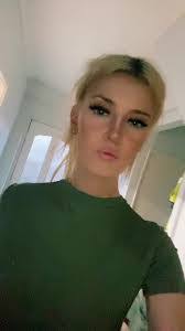 Courtney Ashe's Instagram, Twitter & Facebook