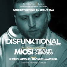 Red Tailed Hawk Luna · Artist Profile