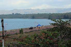 Terdapat dua lokasi wisata yang ada di sekitar area. Bendungan Sutami Berwisata Sambil Memancing Ikan Tempat Me