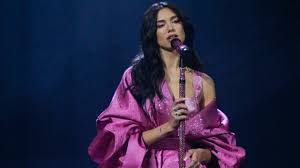 Like you and me, dua lipa is ready for this pandemic to be over and hit the club. Grammys 2021 Dua Lipa Sparkles On Stage With Levitating And Don T Start Now Performance Hot 1017