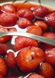 Soupe De Fraises A La Creme De Cassis De Dijon Recette Soupe De Fraises Recettes De Cuisine Creme De Cassis