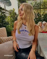 Millie Gibson Sexy Tits and Ass Photo Collection - Fappenist