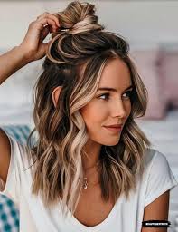 Who can do color correction and blonde work for a hairstylist in Easley, SC?