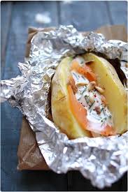 Pommes De Terre Cuites En Robe Des Champs Saumon Fume Et Sauce Aigre Chefnini 4 Grossses Pdt 2 Cas De Cre Pommes De Terre Cuites Recettes De Cuisine Recette