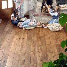 Le parquet en chêne massif ou en chêne contrecollé est classé en différentes catégories très normées, ce qui permet un les lames d'un parquet en chêne pr sont issues du cœur de l'arbre. Parquet Chene Massif Chene De L Est Parquet Bois Massif Parquet Chene Massif Parquet Massif