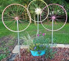 How To Make A Bicycle Wheel Yard Art Diy Yard Art Garden Art Bicycle Wheel