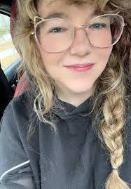 Lindsey Glick's Instagram, Twitter & Facebook