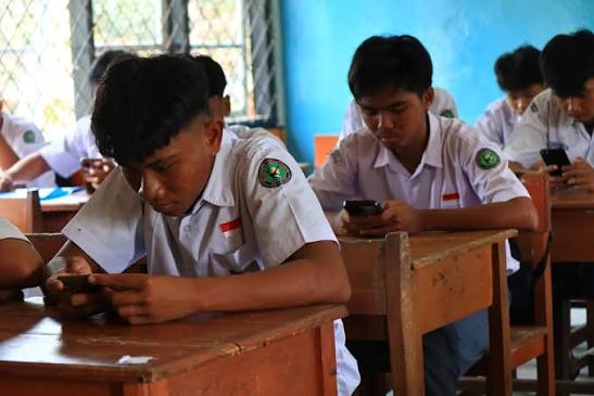 Tips Cerdas Menggunakan Internet Secara Sehat dan Aman — MAN 1 Indragiri Hilir