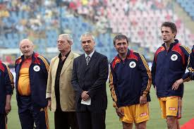 Farul constanța va avea un acționariat compus din gheorghe hagi, zoltan iașko și ciprian marica, potrivit pro sport. Gheorghe Hagi ImplineÈ™te Azi 55 De Ani Maradona Din CarpaÈ›i A Debutat In 1975 La Farul ConstanÈ›a Universul Net