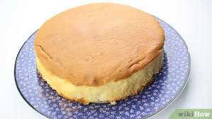 Kuvertüre in einem wasserbad schmelzen und kuchenstücke damit verzieren bzw. Wie Man Einen Kuchen Glasiert Mit Bildern Wikihow