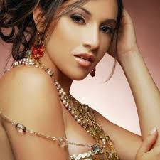 Listen to La Reina Dorada-Osvaldo Ayala by CalleAbajoLT in Tonadas playlist  online for free