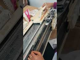 Triko Makinasinda 2 Renkli Kart Ile Orgu Youtube Kartlar Orgu Triko