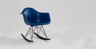 Alles, was sie von einem stuhl erwarten können, in dem sie schaukeln können, bietet ihnen der schwarze eames rar. Vitra Eames Rar Schaukelstuhl Www Kaluza Schmid De