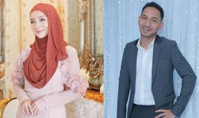 Hubungan pelakon cantik manis mira filzah dan pelawak zizan razak sehingga kini menjadi tanya para peminat tentang status hubungan mereka. Mira Filzah Nafi Luah Perasaan Rindu Terhadap Zizan Razak
