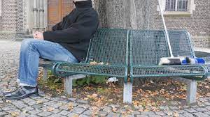 Warum schiebt man etwas auf einer langen bank herum? Deutsche Redewendungen Witzig Erklart