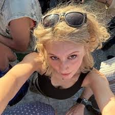 Alison Doerr's Instagram, Twitter & Facebook