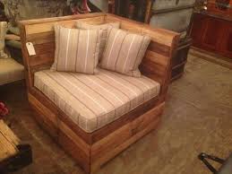 Diy Cushioned Pallet Corner Chair 101 Pallets Pallet Furniture Pallet Diy Furniture